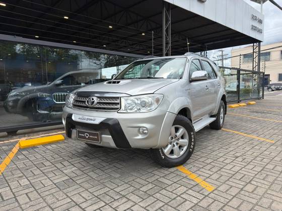 TOYOTA HILUX SW4 3.0 SRV 4X4 7 LUGARES 16V TURBO INTERCOOLER DIESEL 4P AUTOMÁTICO